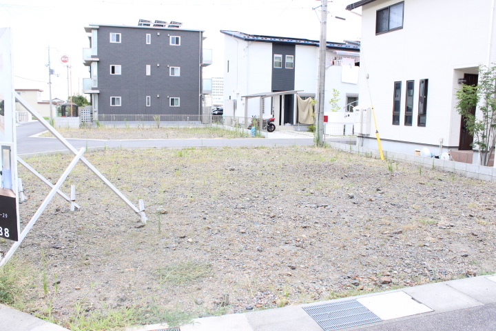 【外観写真】
角地・全15区画・土地約47坪・現況更地・JR手原駅まで徒歩8分