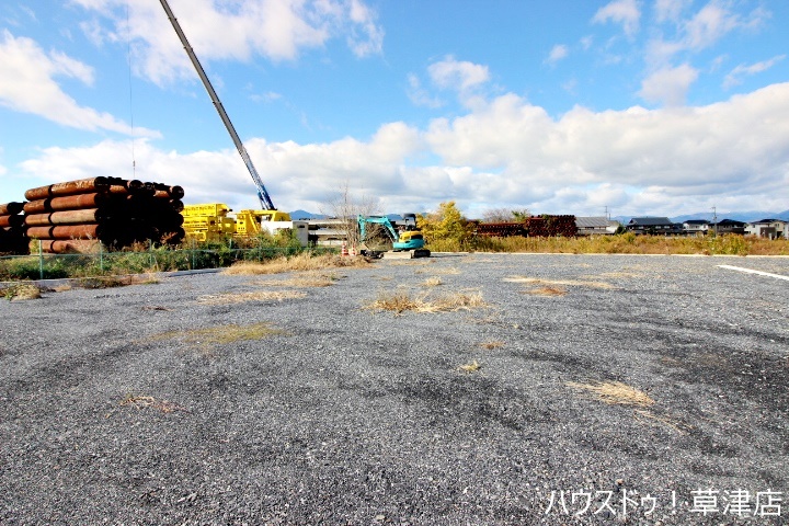 【外観写真】
土地面接は約158坪です。南東側道路に面しています。