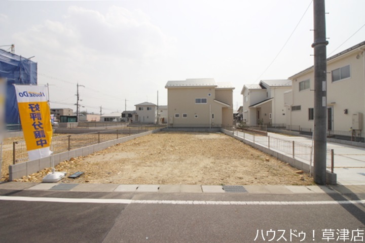 【外観写真】
JR草津駅まで徒歩23分・土地約42坪・現況更地・治田小学校まで徒歩7分(約530m)