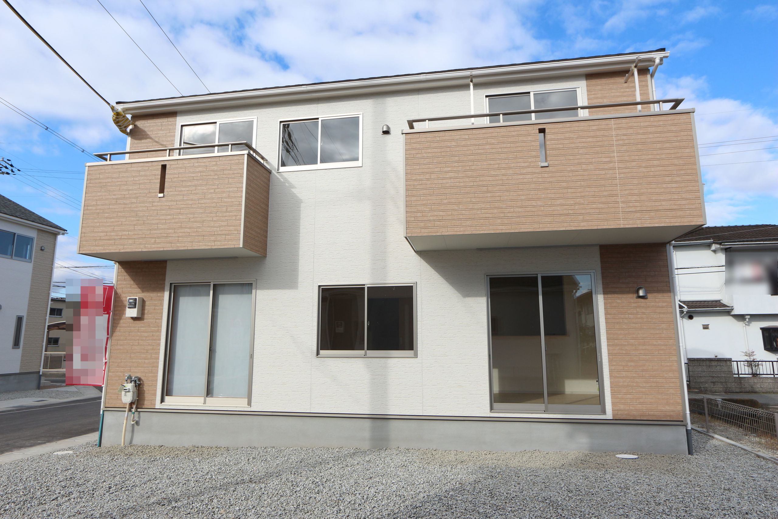 【外観写真】
土地面積58.25坪!
11区画中最も大きい物件です。
角地で開放感あふれる敷地。陽当たりも
問題ありません。
2017年10月初旬撮影)
