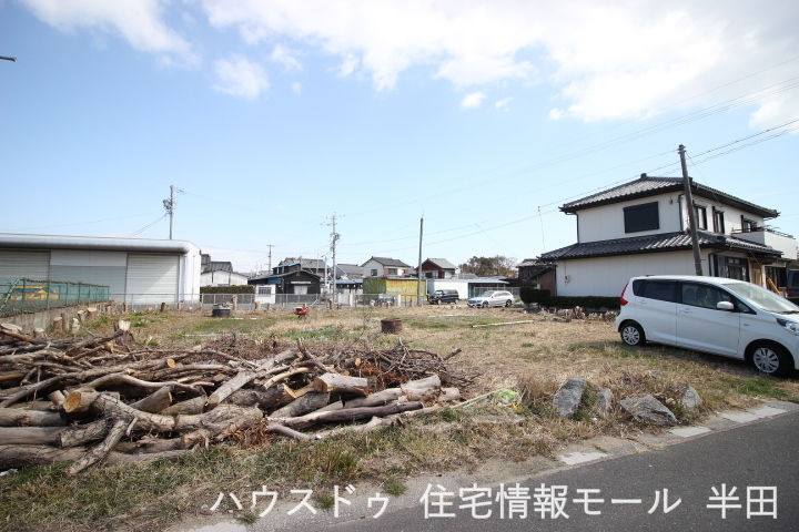 【外観写真】
お子様をいつも身近に感じられる近さが安心の野間小学校まで徒歩6分(約450m)の土地です