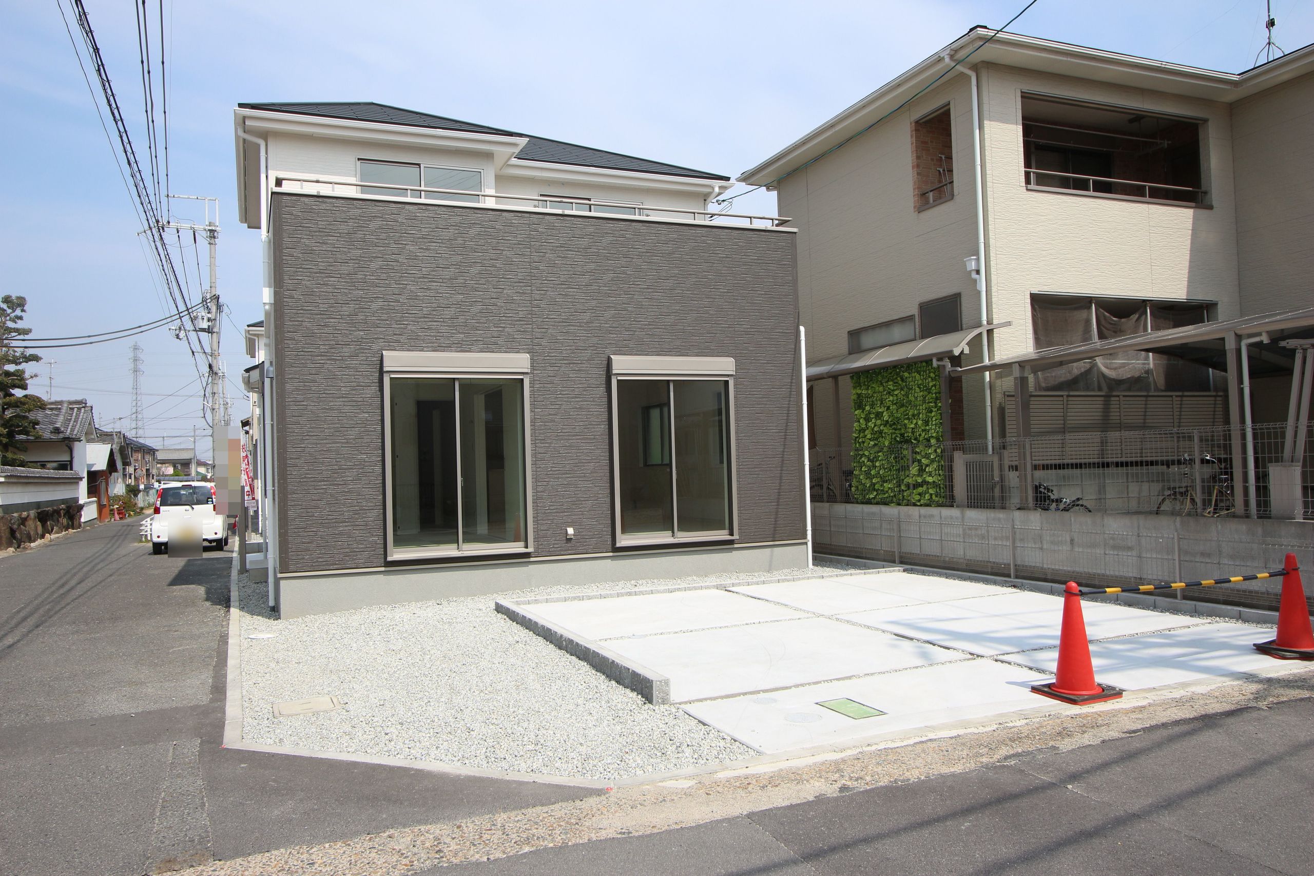 【外観写真】
完成しましたのでお好きな日に内覧可能。
ご予約をお待ちしております。
陽当たり重視のお客様に是非ご覧頂きたい物件です!