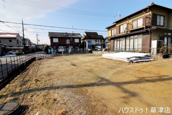 【外観写真】
角地・建築条件なし・土地約49坪・現況更地・スター守山水保店まで徒歩6分(約430m)