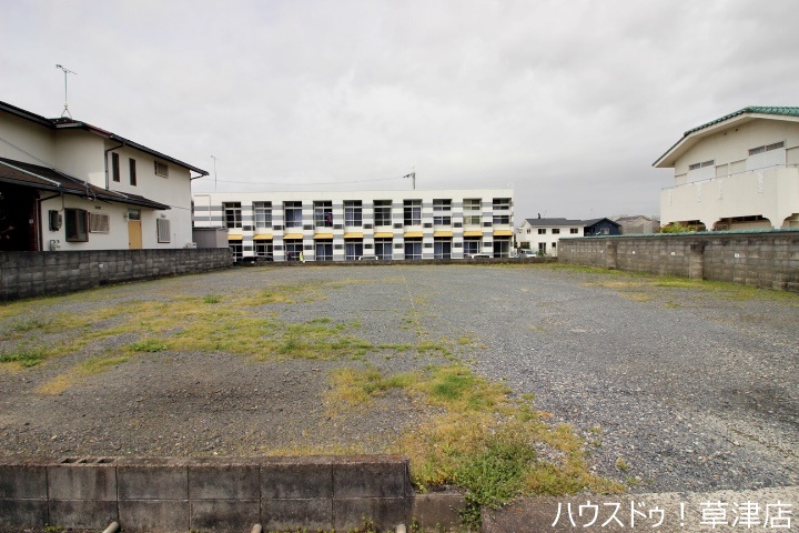 【外観写真】
全3区画・土地約43坪・現況更地・フレンドマート志津東草津店まで徒歩9分(約700m)