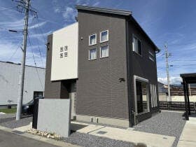【須坂市小山】2022年築浅物件、Z空調搭載で住良暮らしを