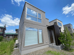 西12条北6丁目 築浅戸建