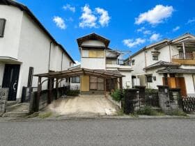 泉南郡熊取町小垣内１丁目