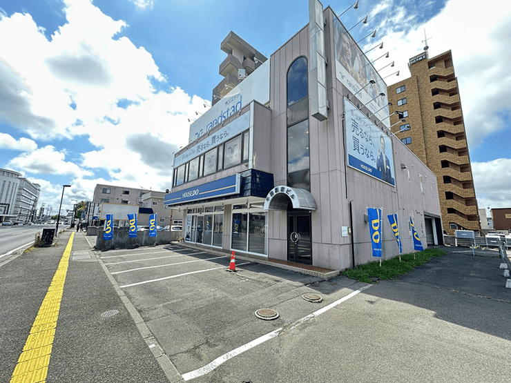 ハウスドゥ  千歳駅前の外観