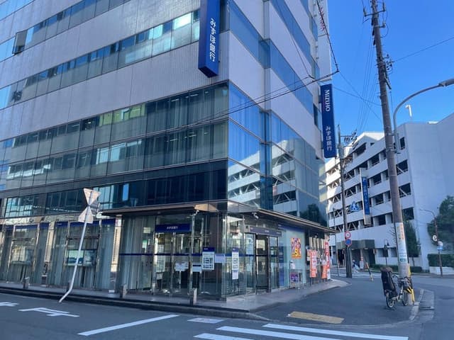 銀行