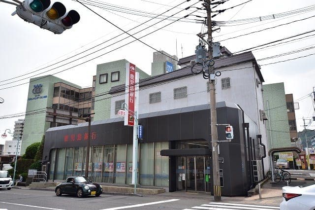 銀行