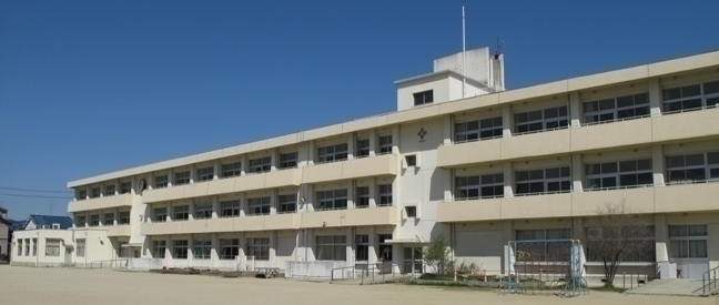 小学校徒歩9分(約650m)