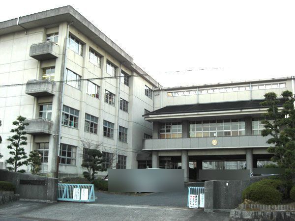 中学校徒歩29分(約2300m)