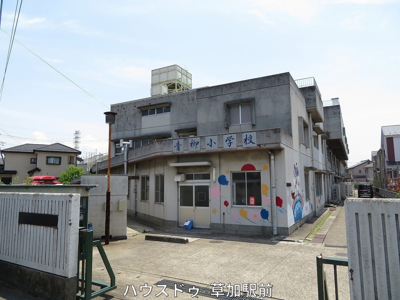 小学校徒歩11分(約850m)