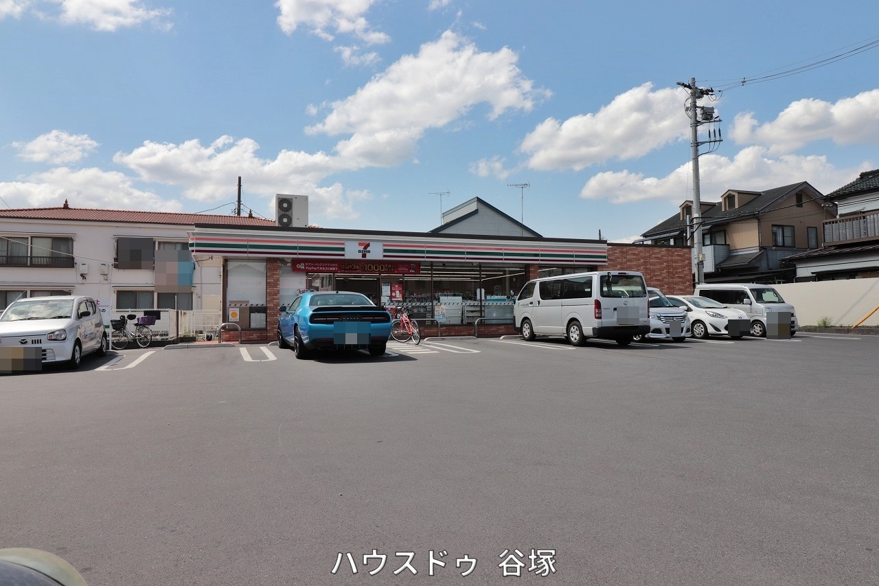 コンビニ徒歩9分(約700m)