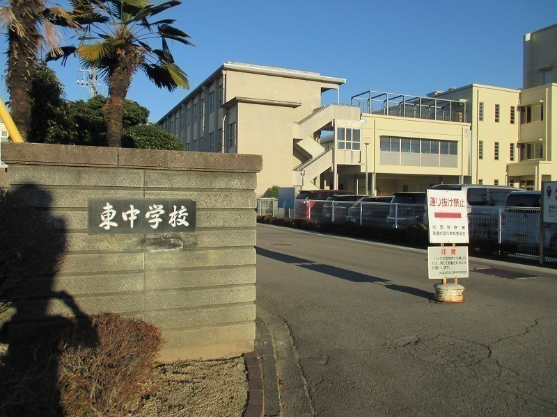 中学校徒歩9分(約650m)