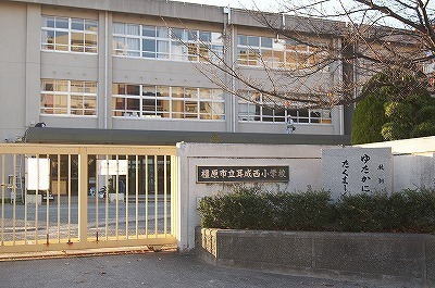 小学校徒歩19分(約1500m)