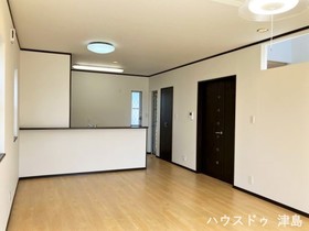 津島市神守町字こがね　中古一戸建て