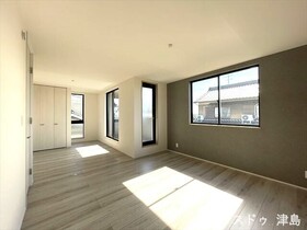 愛西市五之三駅西　全2棟　B棟　新築一戸建て