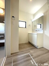 愛西市五之三駅西　全2棟　B棟　新築一戸建て