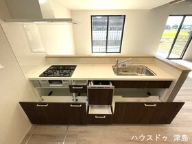 愛西市五之三駅西　全2棟　B棟　新築一戸建て
