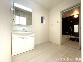 リナージュ愛西市小津町江新田　全1棟　新築一戸建て