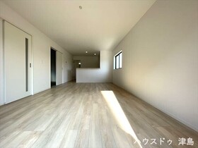 ○津島市鹿伏兎町西　全3棟　2号棟　新築一戸建て