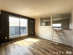 弥富市平島町西勘助　1号棟　未入居一戸建て
