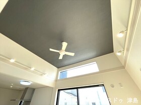 弥富市平島町西勘助　1号棟　未入居一戸建て