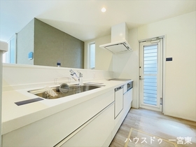 □一宮市三条字道東　全3棟　2号棟　新築一戸建て