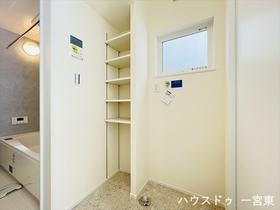 □一宮市三条字道東　全3棟　2号棟　新築一戸建て