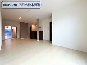 四日市市東富田町　中古一戸建て