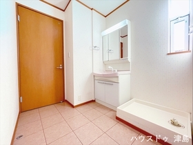 愛西市早尾町南川並　中古一戸建て
