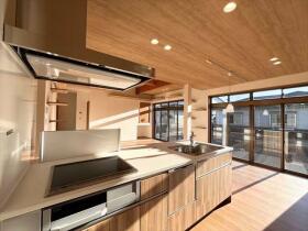 四日市市西富田2丁目　中古一戸建て