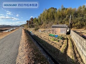 ●四日市市釆女町　建築条件なし土地