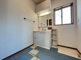 ●三重郡菰野町大字千草字西江野　中古一戸建て