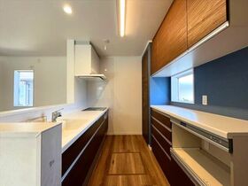 四日市市東坂部町　中古一戸建て