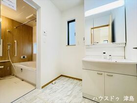 ハートフルタウン弥富市平島東　全3棟　A号棟　新築一戸建て