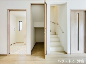 ハートフルタウン弥富市平島東　全3棟　B号棟　新築一戸建て