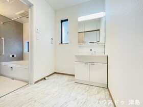 ハートフルタウン弥富市平島東　全3棟　B号棟　新築一戸建て