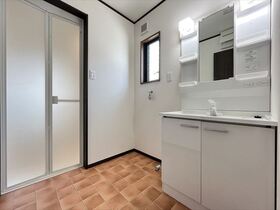 桑名市大字東方字掛越　中古一戸建て