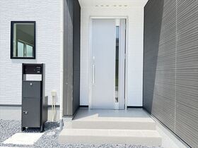 リナージュ四日市京町　第1期　全2棟　2号棟　新築一戸建て