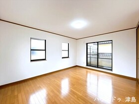 弥富市平島東3丁目　中古一戸建て