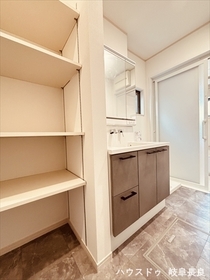 プレサンスアージュ岐阜六条江東　全3棟　3号地　新築一戸建て