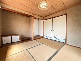 ●四日市市広永町字向山　中古一戸建て