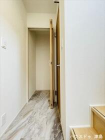 ブルーミングガーデン愛西市東保町中　全2棟　１号棟　新築一戸建て