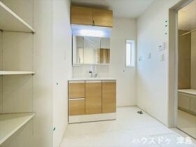 ブルーミングガーデン愛西市東保町中　全2棟　１号棟　新築一戸建て