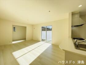 ○LiveleGarden津島市越津町字中之郷　全3棟　3号棟　新築一戸建て