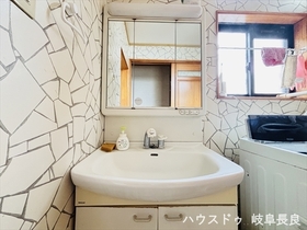 ●岐阜市中鶉2丁目　中古一戸建て