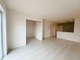 ○リーブルガーデン大治町鎌須賀山廻第二　全3棟　2号棟　新築一戸建て