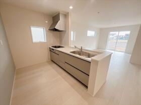 ○リーブルガーデン大治町鎌須賀山廻第二　全3棟　2号棟　新築一戸建て